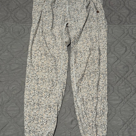 lululemon athletica Pants - Women’s Gray Patterned lululemon joggers